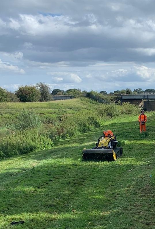 Learn how to use a Remote Control Mower. This course is designed for anyone working in the horticultural and landscape industry. This course gives you the skills and knowledge to develop your skills in your job role. We allow 1 day for training & assessment.
Number of candidates per course: 4